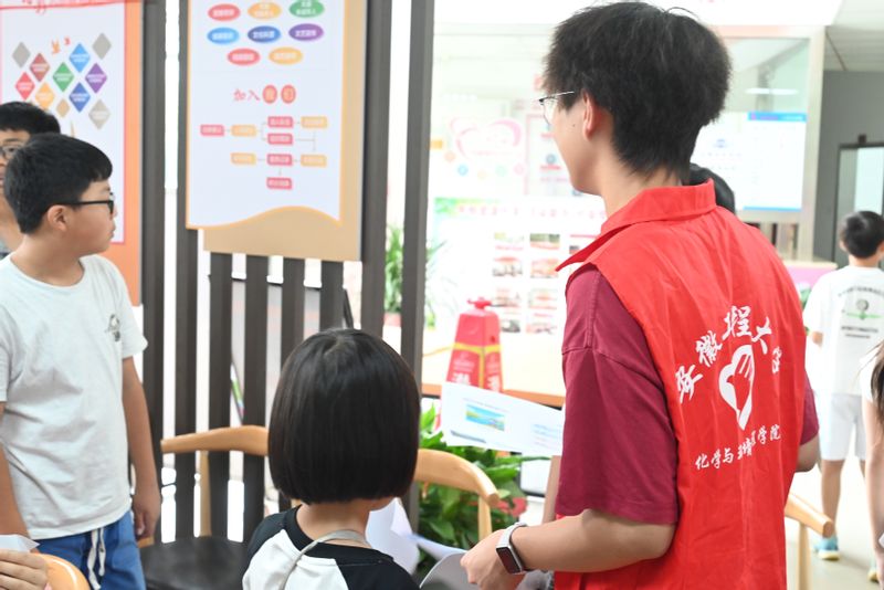 【暑期“三下乡”】课堂宣讲入社区 青声共护长江水——化环公司“碧水青航”实践团走进社区宣讲长江大保护