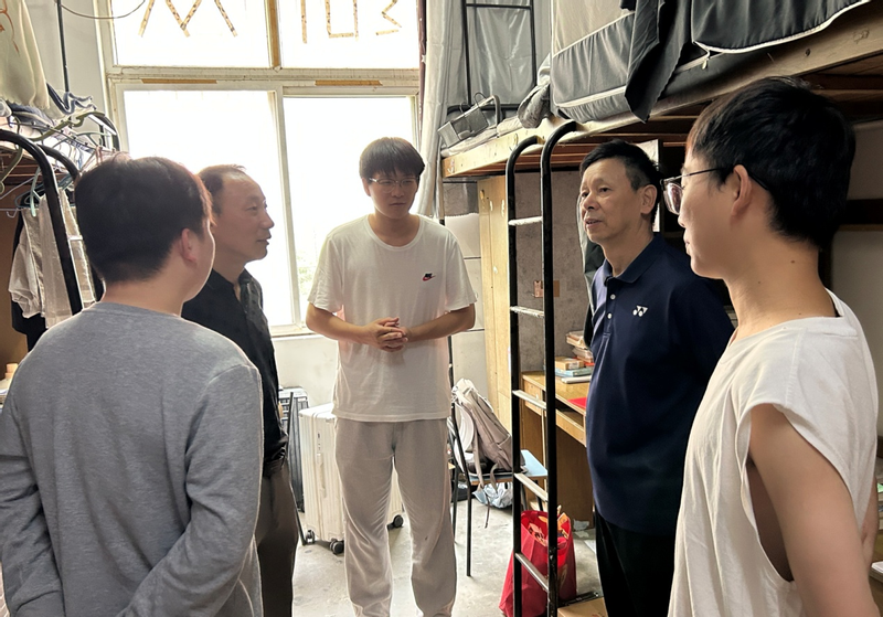 <a href='/2026/0618/c11438a273801/page.html' target='_blank' title='浓浓毕业情   深深关怀意 ——化环公司开展深入毕业生宿舍走访慰问活动'>浓浓毕业情   深深关怀意 ——化环...</a>